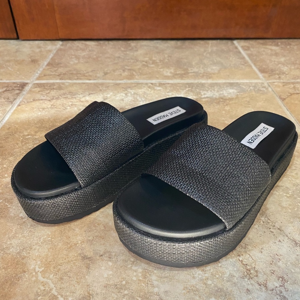 Steve Madden Textured Black Platform Sandals